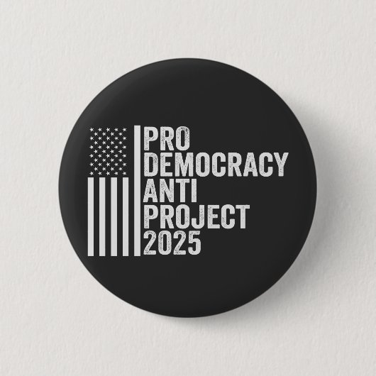 Pro Democracy Anti Project 2025 Republikaner Trump Button (Vorderseite)