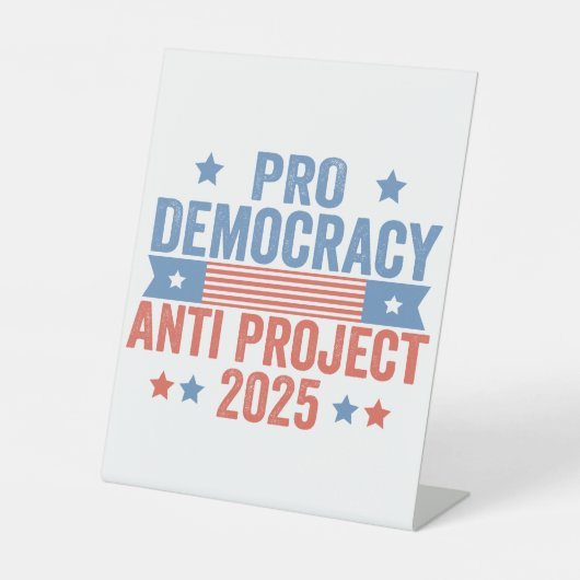 Pro Democracy Anti Project 2025 Republikaner Trump Sockelschild (Vorderseite)