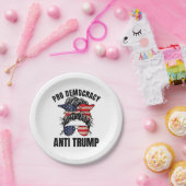Pro Democracy - Anti Trump Messy Bun American Flag Pappteller (Party)