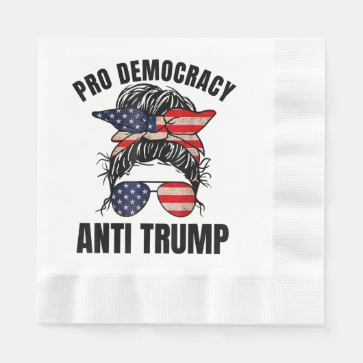Pro Democracy - Anti Trump Messy Bun American Flag Serviette (Vorderseite)