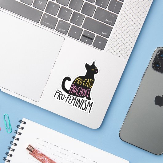 Pro-Katzen pro Wahl Pro-Feminismus schwarze Katze Aufkleber (Laptop mit iPhone)