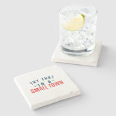 Probieren Sie das in einer kleinen Stadt aus Steinuntersetzer (Seitenansicht)