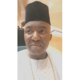 Prof. Dr. Joseph Chikelue Obi: Dr. Joseph Obi: Flachmann