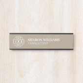 Professional Custom Business Logo Job Title Taupe Türschild (Vorderseite )