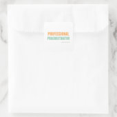 "Professional Procrastinator" Witty Typography Quadratischer Aufkleber (Tasche)
