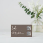 Professionelles braunes Logo QR-Code Modern Visitenkarte (Stehend Vorderseite)