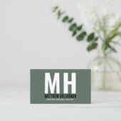 Professionelles Simple Green Monogramm Visitenkarte (Stehend Vorderseite)