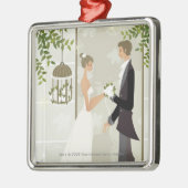 Profil eines Mannes, der einer Frau Blumen gibt Silbernes Ornament (Links)