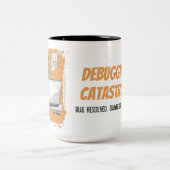 Programmer Cat Humour Debugging is Catastrophic Zweifarbige Tasse (Mittel)