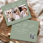 Programmgrüner QR-Code - Save the Date 3 Foto Flyer<br><div class="desc">Budget QR Code - Modernes und elegantes Landschaftsbild Horizontal Drei (3) Foto Save the Date Hochzeit mit handgeschriebener Schrift Typografie. Der Save the Date einladende Magnet beinhaltet Skripttypografie und schick und schlichtes Design,  mit dem Sie Ihre individuelle Verlobung Fotografie hinzufügen können.</div>
