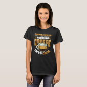 Programmierer, der den Kaffee in den Code-Programm T-Shirt (Vorne ganz)