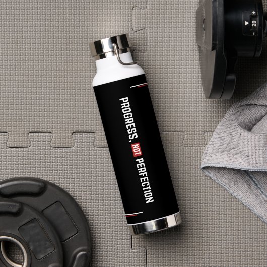 Progress Not Perfection Motivation Gym Trinkflasche (Fitnessstudio (gedreht))