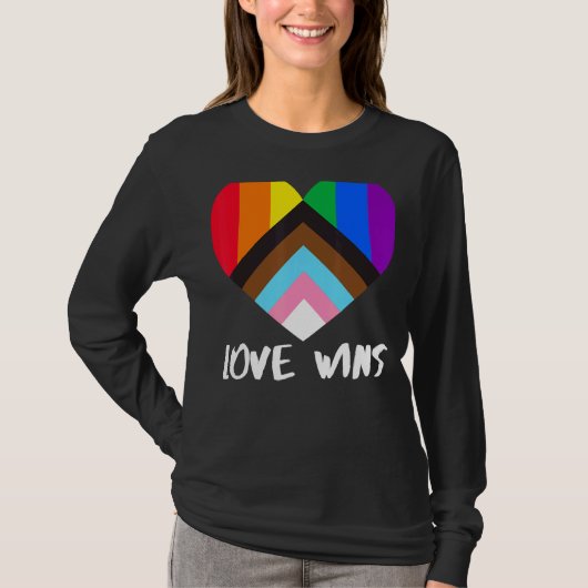 Progress Pride Flag Herzinklusivität Liebe gewinnt T-Shirt (Vorderseite)