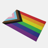 Progressive LGBTQIA-Flagge Fußmatte (Schrägansicht)