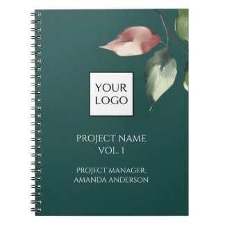Projektmanager mit Hunter-Grün-Logo Notizblock