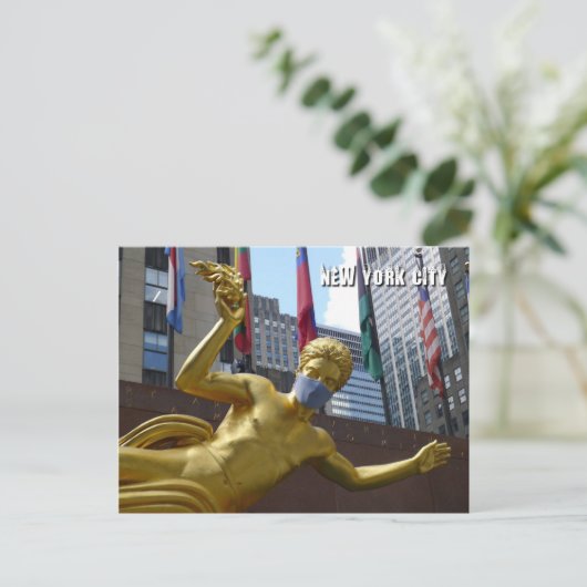 Prometheus mit Gesichtsmaske - NYC-Postkarte Postkarte (Stehend Vorderseite)