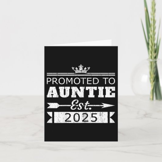 Promoted To Auntie Est 2025 Funny New Aunt Reveal Karte (Vorderseite)