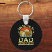 Promoted To Dad 2026 Expecting Baby Funny Soon To  Schlüsselanhänger (Vorderseite)