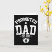 Promoted To Dad Est 2027 New Mom Daddy Fathers Day Karte (Gelbe Blume)