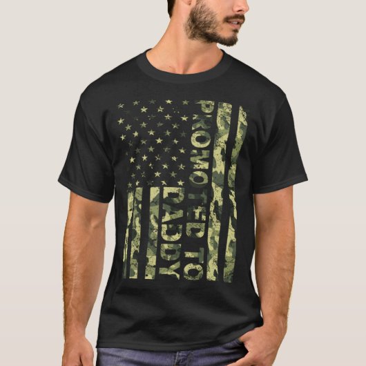 Promoted To Daddy American Flag Camo Fathers Day T-Shirt (Vorderseite)