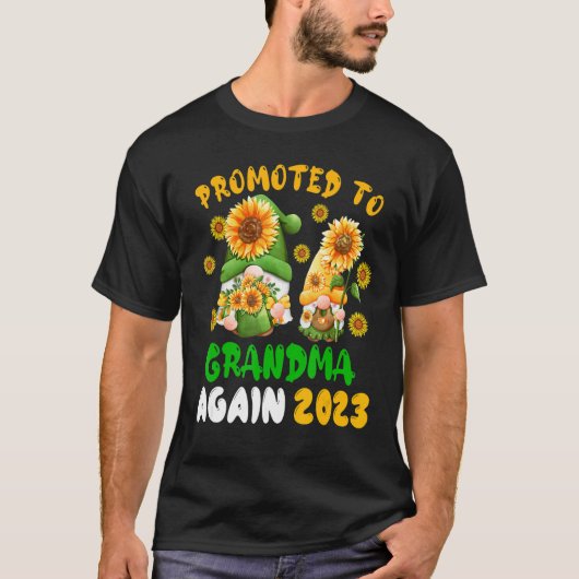 Promoted To Grandma Again 2023 Two Floral Gnomes P T-Shirt (Vorderseite)
