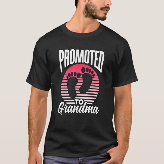 Promoted To Grandma Pregnant First Time Grandparen T-Shirt (Vorderseite)
