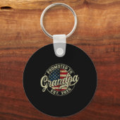 Promoted To Grandpa 2026 Expecting Baby Usa Flag G Schlüsselanhänger (Vorderseite)