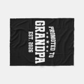 Promoted To Grandpa Est. 2026 Grandparent Baby Ann Fleecedecke (Vorderseite (Horizontal))