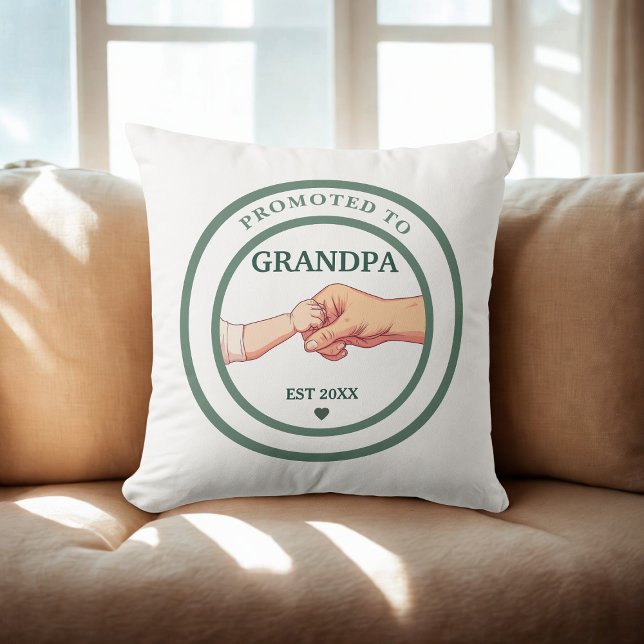 Promoted to Grandpa Est. 20XX Throw Pillow Kissen (Von Creator hochgeladen)