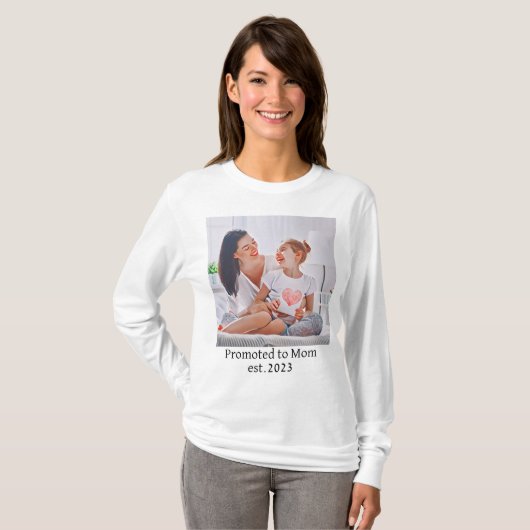 promoted to Mom est.2023  Photo art T-Shirt (Vorne ganz)