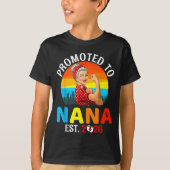 Promoted To Nana Est 2026 Strong Grandma Wer Retro T-Shirt (Vorderseite)