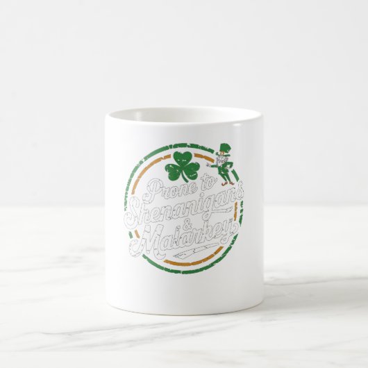 Prone to Shenanigans & Malarkey Fun Clovers St Pat Kaffeetasse (Mittel)