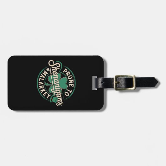 Prone to Shenanigans & Malarkey St Patrick's Day Gepäckanhänger (Vorderseite horizontal)
