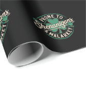Prone to Shenanigans & Malarkey St Patrick's Day Geschenkpapier (Rolleneckpunkt)