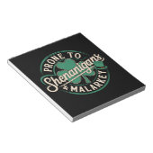 Prone to Shenanigans & Malarkey St Patrick's Day Notizblock (angewinkelt)