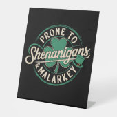 Prone to Shenanigans & Malarkey St Patrick's Day Sockelschild (Vorderseite)