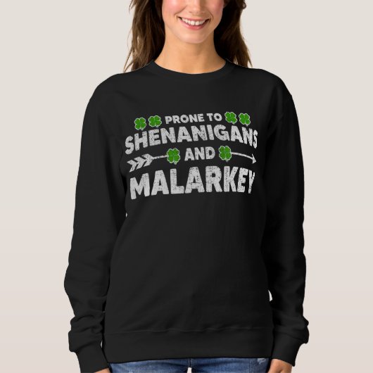 Prone to Shenanigans und Malarkey Funny St Patrick Sweatshirt (Vorderseite)