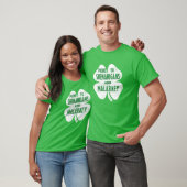 Prone to Shenanigans und Malarkey Funny St Patrick T-Shirt (Unisex)