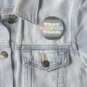 Pronoun Squiggly Demifluid-Druckfarben-Flag mit in Button (Beispiel)