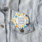 Pronouns AroAce Pride Blume Doodle LGBTQ+ Button (Beispiel)