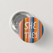 Pronouns farbenfrohe handsignierte Streifen Button (Vorne & Hinten)