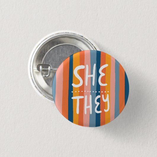 Pronouns farbenfrohe handsignierte Streifen Button (Vorne & Hinten)