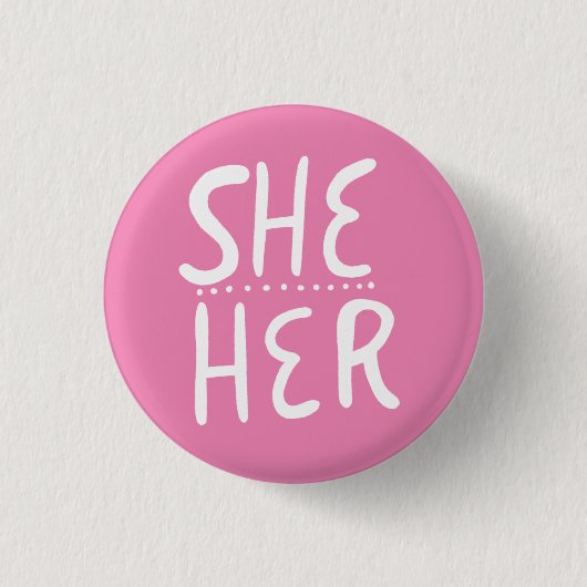 Pronouns Pink mit angebrachtem Minimalknopf Button (Vorderseite)