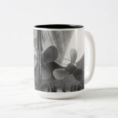 Propeller der Titanic Zweifarbige Tasse (VorderseiteRechts)