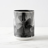 Propeller der Titanic Zweifarbige Tasse (Mittel)