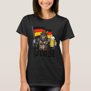 Prost Bigfoot trinkt Bier Lederhosen Deutsch  T-Shirt