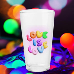 Prost der Liebe: 3D-Regenbogen-Pride-Pintglas Glas