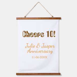 Prost zum 10. Hochzeitstag braun orange  Wandteppich Mit Holzrahmen