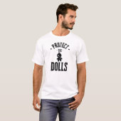 "Protect the Dolls" Voodoo Doll Graphic T - Shirt (Vorne ganz)