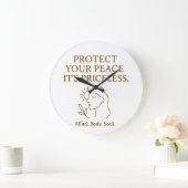 Protect Your Peace — Minimalist Self-Care Quote Große Wanduhr (Zuhause)